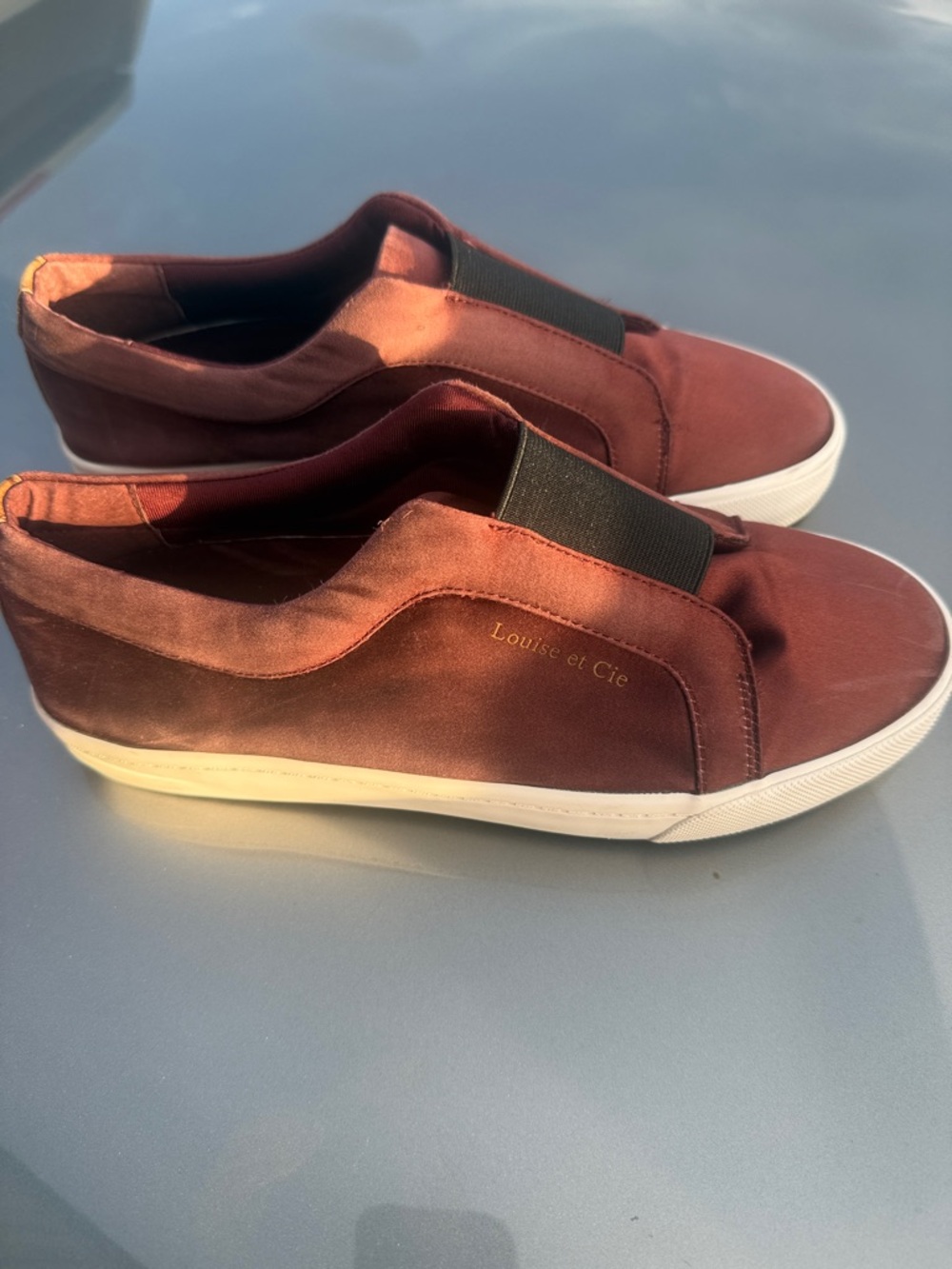 Louise et Cie women size 7 Slip-On Sneakers in Burgundy Satin